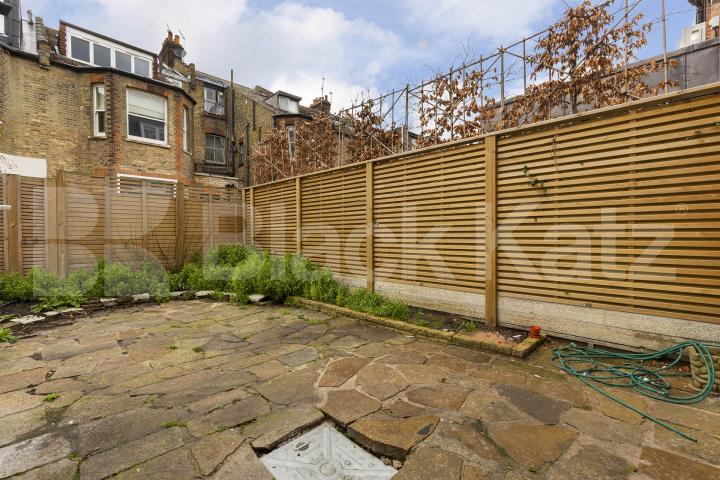 Two double bedrooms set within a period conversion by Belsize Park with a garden Howitt Road, Hampstead - Belsize Park NW3
